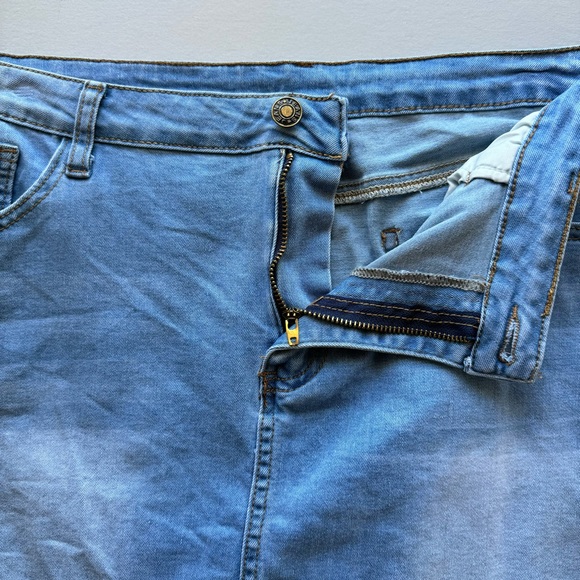 Denim Skirt With Distressed Hem Size XL - Picture 7 of 9